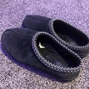 UGG Black Tasman